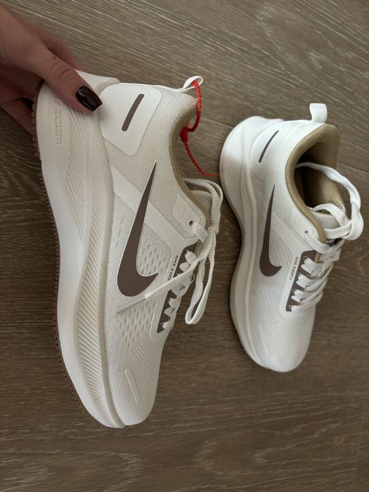 Кросівки жіночі Nike