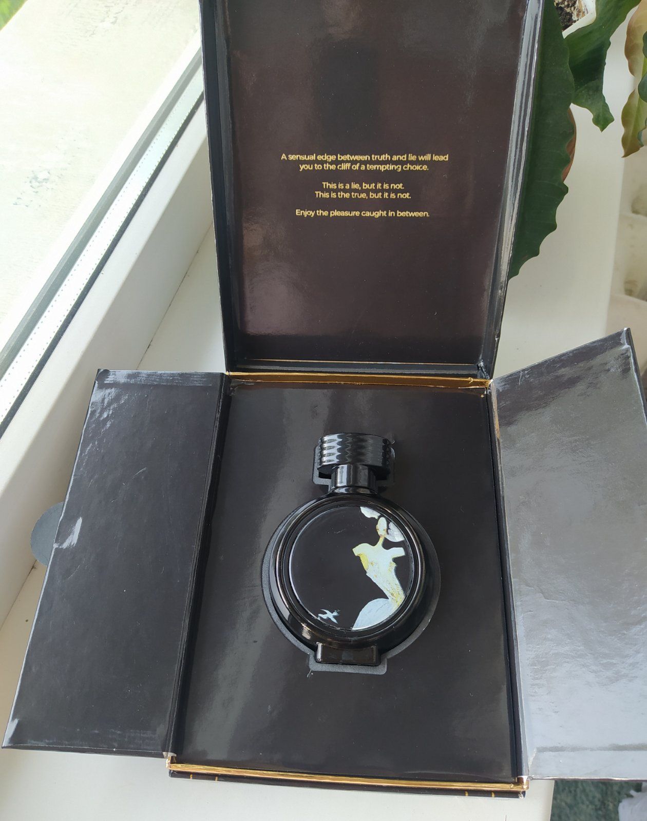 Парфюм женский Haute Fragrance Company Devil's Intrigue 75 мл