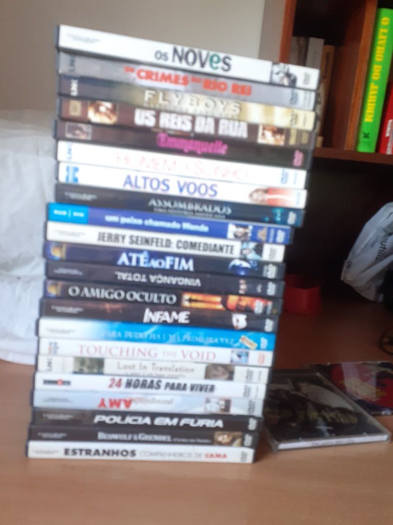 Desocupar 24 DVDs