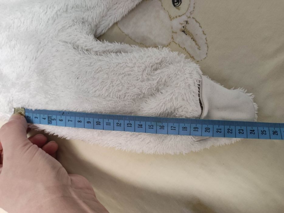 Kombinezon niemowlęcy z H&M w rozmiarze 68