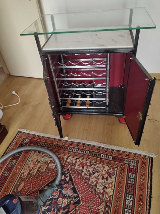 Mesa de apoio garrafeira