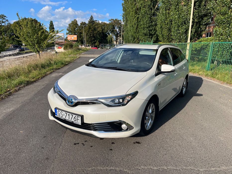 Toyota Auris Zadbany, Hybryda, LPG, faktura VAT 23%, opony wielosezonowe