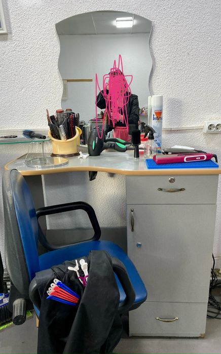 Тумбочка дзеркало для перукаря в салон візажиста