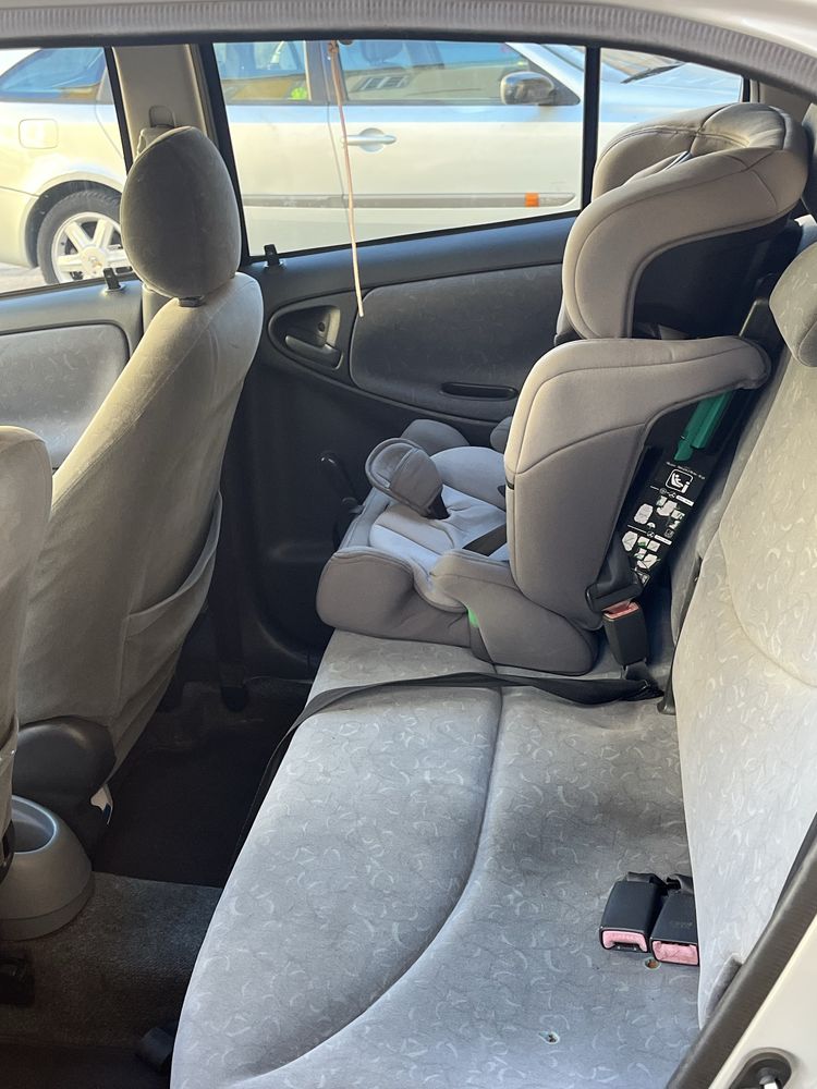 Vendo Toyota yares do ano 2000