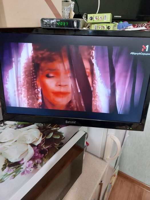 Телевизор плоский ( без интернета)