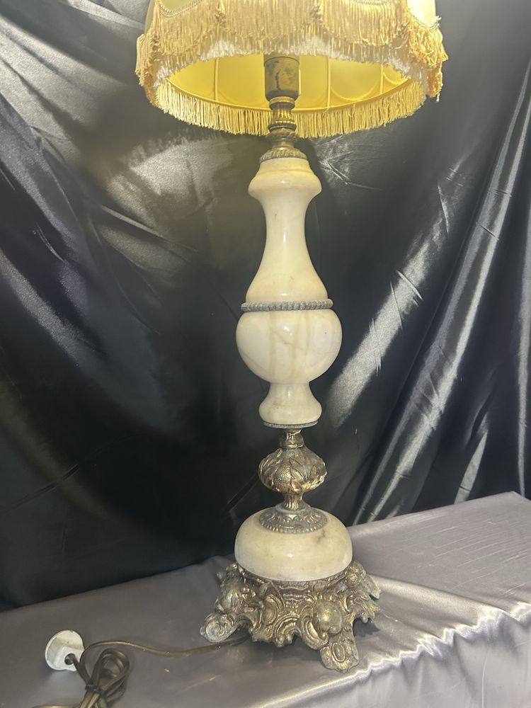 Lampa stołowa z marmuru i mosiądzu – klasyczna – wys. 82 cm z abażurem