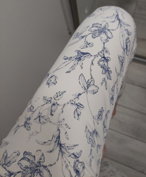 Spodnie Reserved cygaretki 36 białe w kwiaty