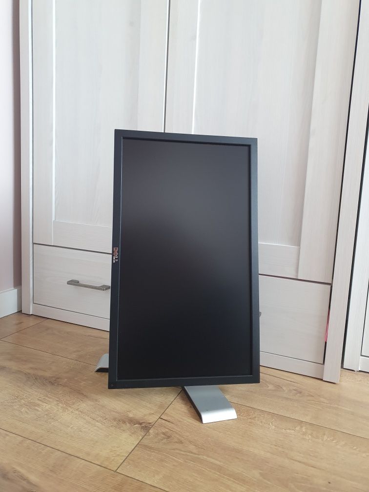 Monitor Dell 24 cale. Regulowany.