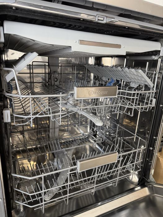 Máquina Lavar Louca INDESIT