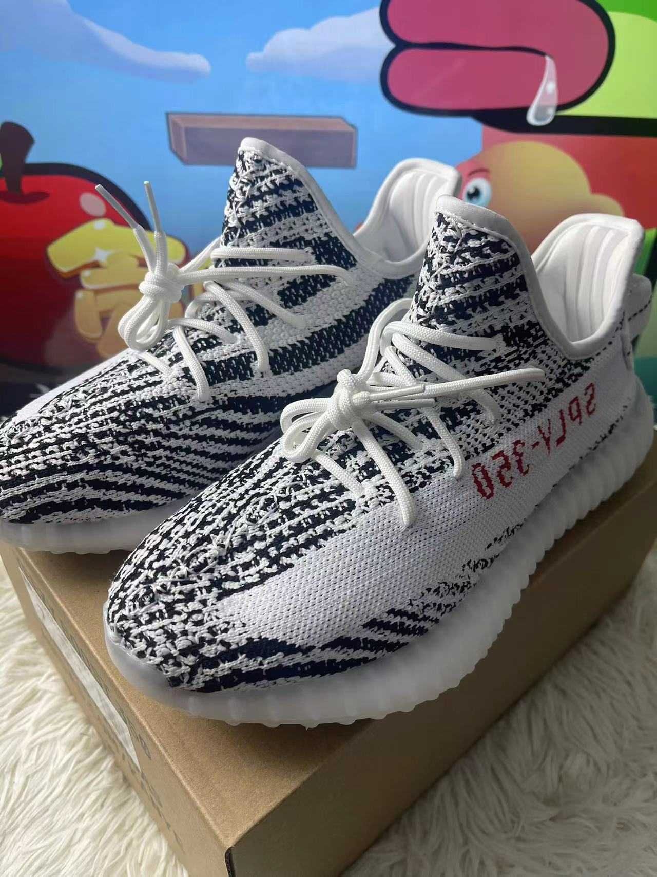 Buty adidasYeezy 350 V2 Zebra sportowe rozmiar.38