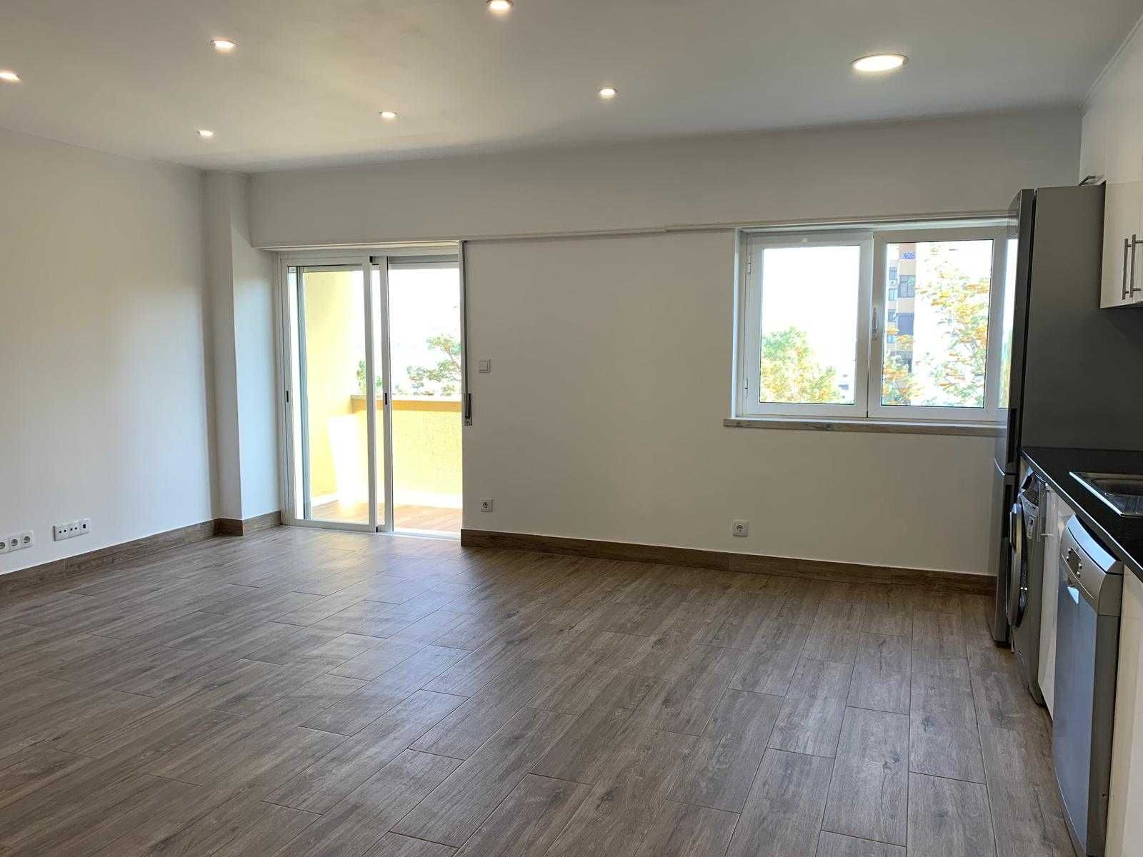 Apartamento T2 com arrecadação - Jardim do Sol / Arroja (Odivelas)