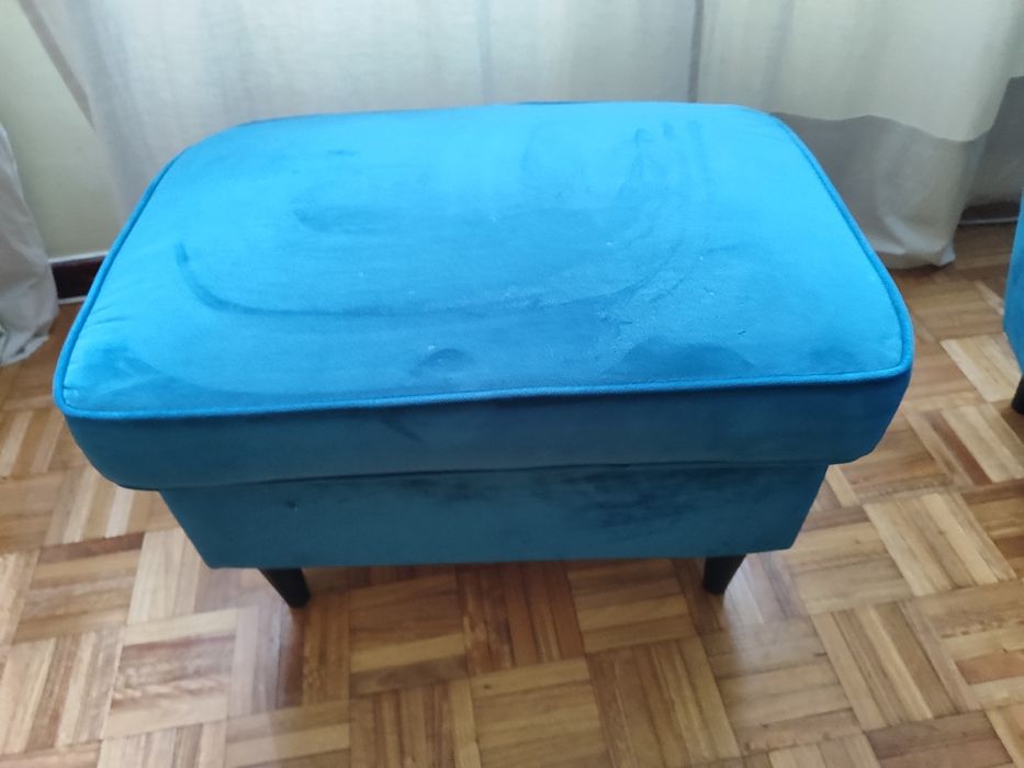 Repousa pés azul petróleo