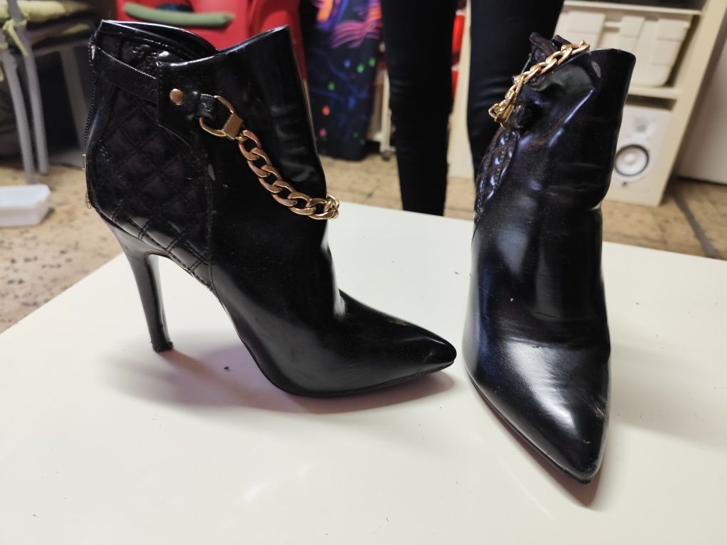 Atenção vendo sapatos