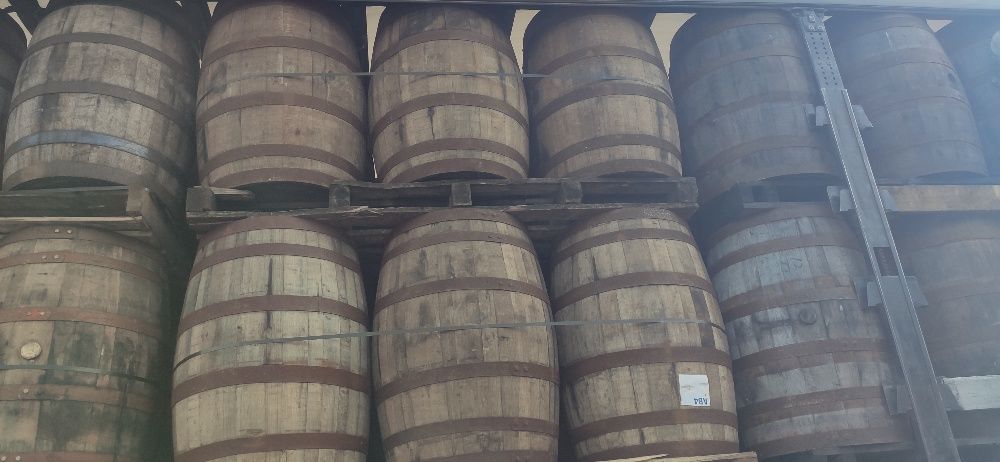 Beczka drewniana szczelna beczka 200 litrów po whisky winie