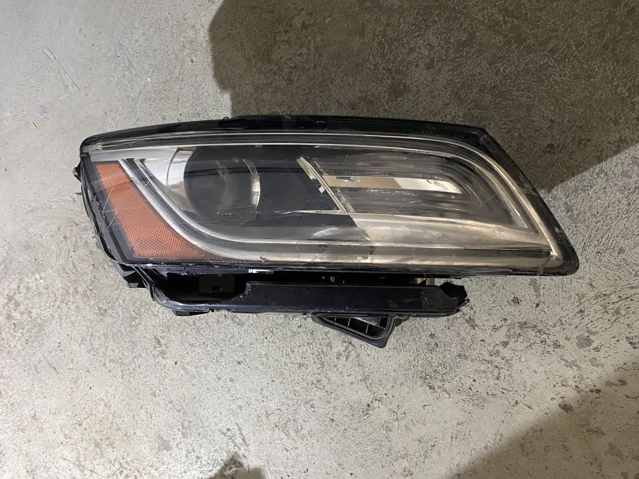 Фари биті ,блоки ксонон робочі,ауді Q5 15 р