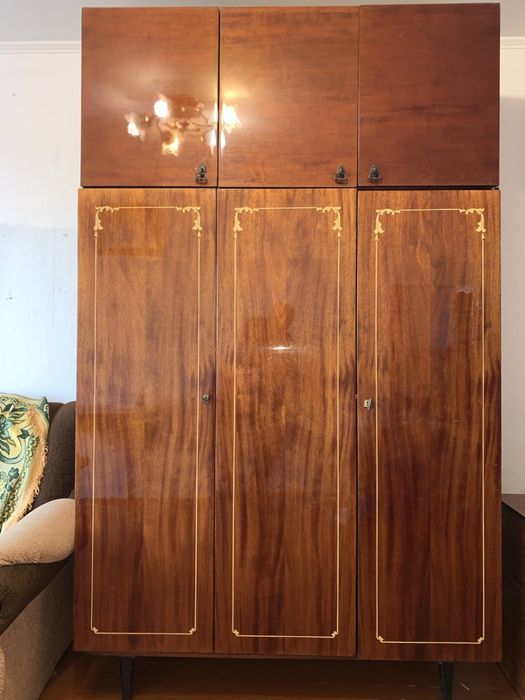 Шафа трьохдверна глянцева