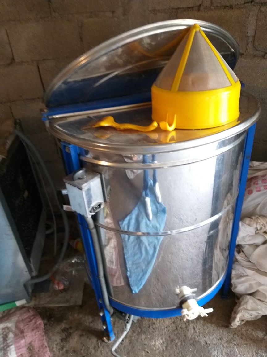 Máquina espremer mel
