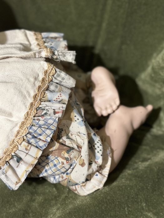 Лялька порцелянова