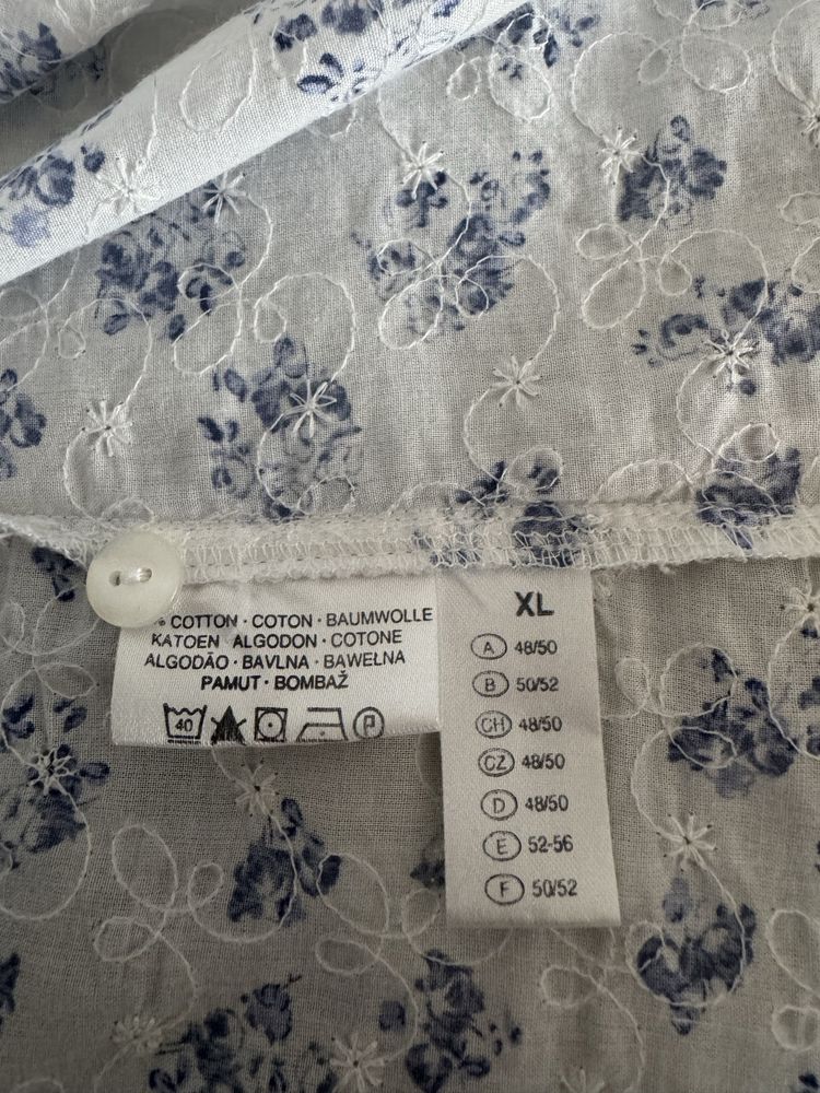Bluzka damska z krótkim rękawem.