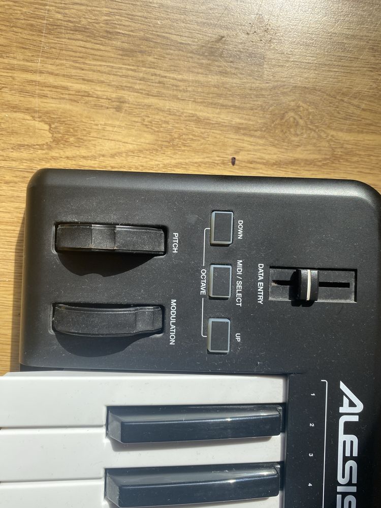ALESIS q49 midi controller