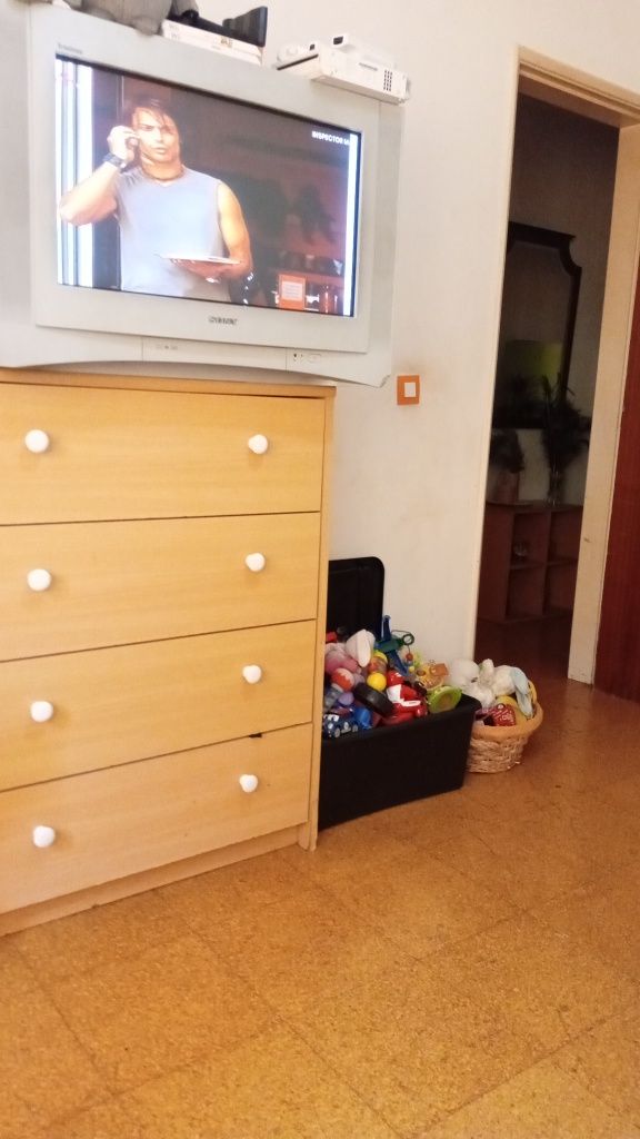Tomo conta de crianças