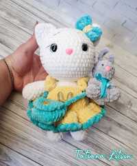 Hello Kitty в жовто-блакитному вбранні з сумочкою та міні-зайчиком