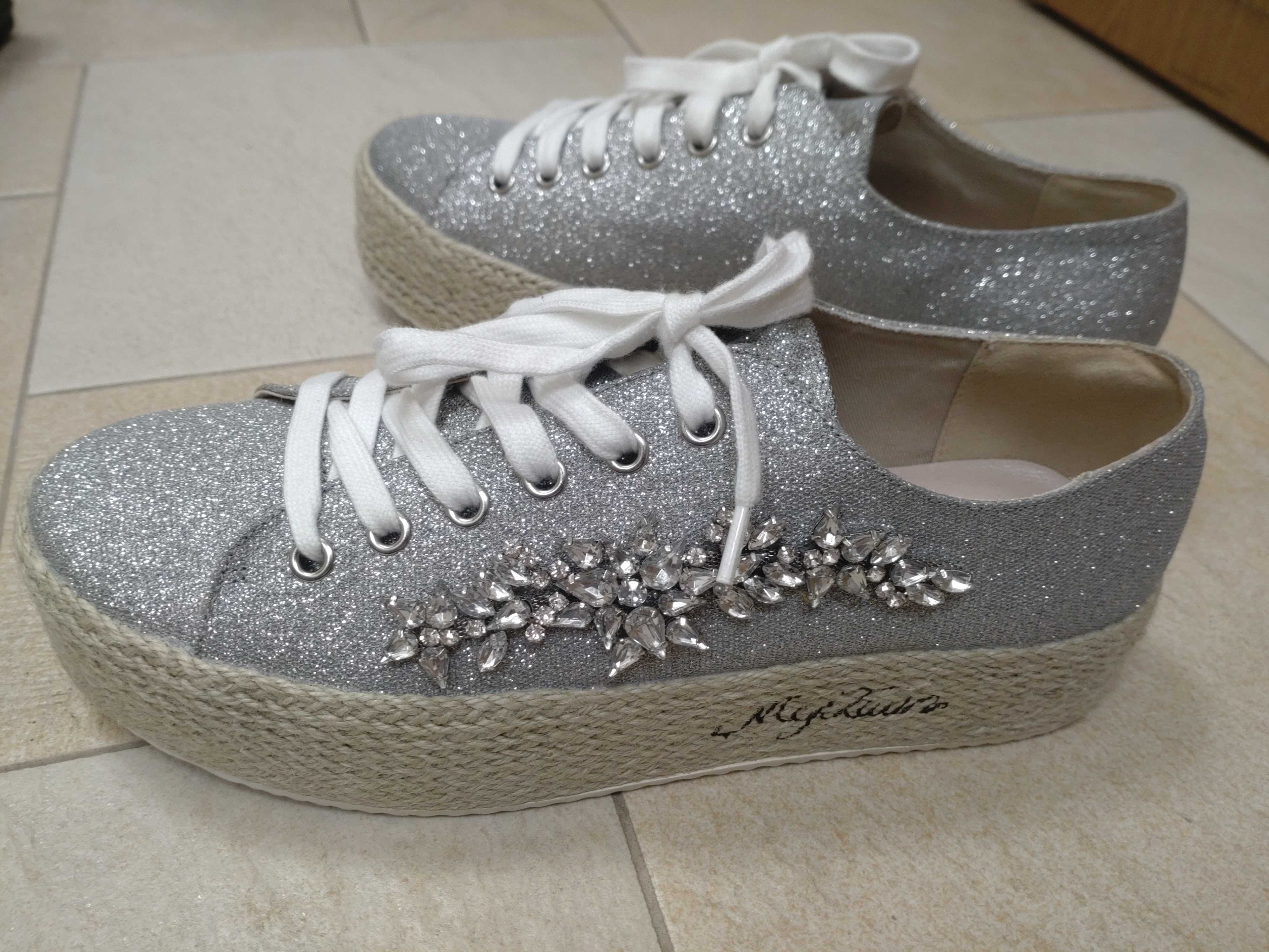 Brokatowe srebrne Trampki TWINSET w rozmiarze 40.