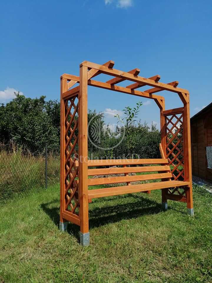 Pergola przejście z ławka kratka ogrodowa róże rośliny