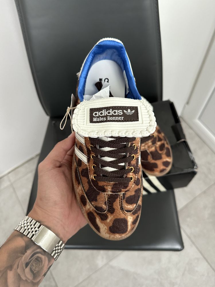 Кроссовки Adidas леопардовые