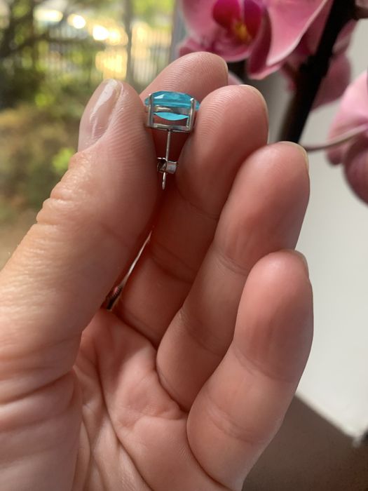 Eleganckie srebrne kolczyki z turmalinem Paraiba