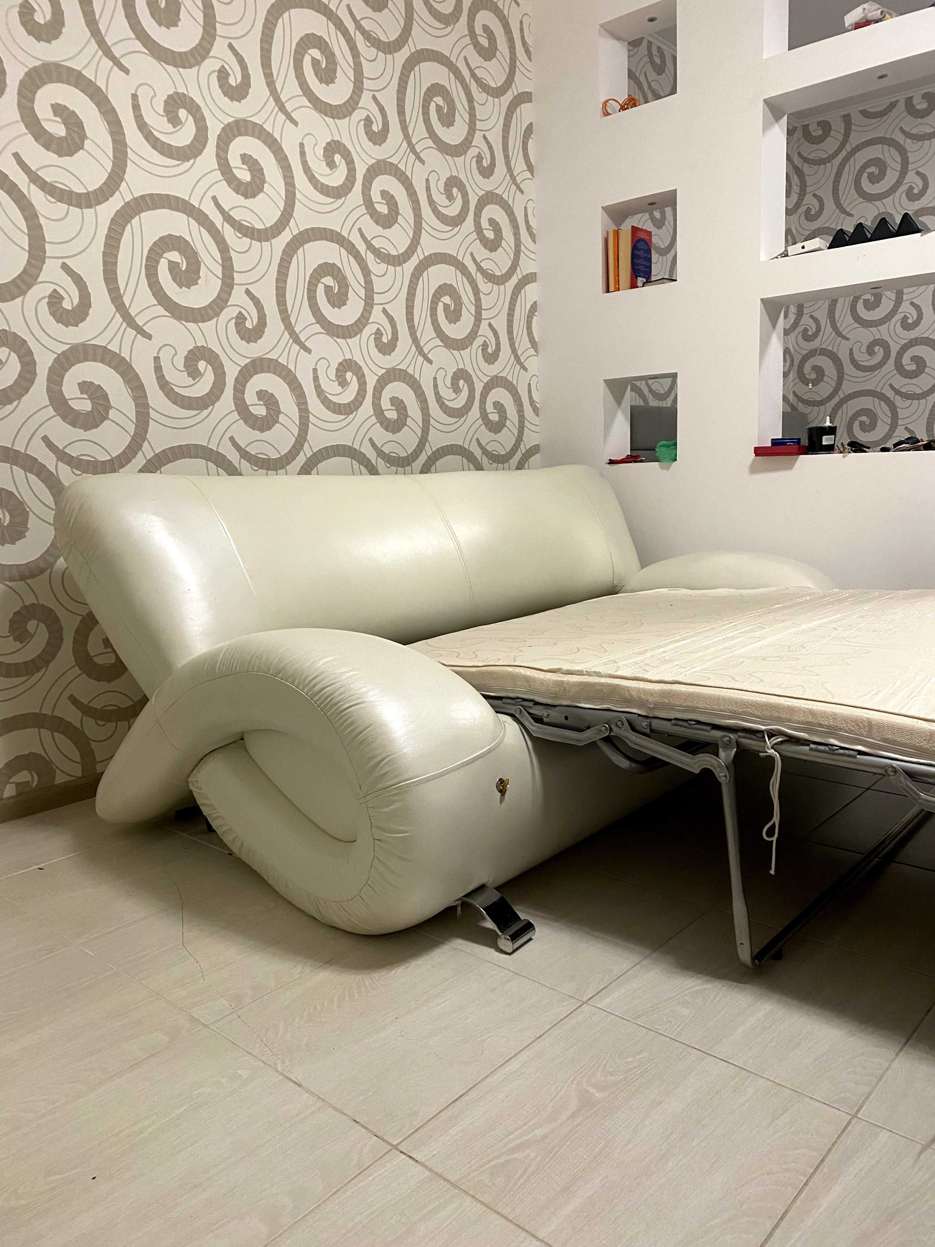 Продам диван з доставкою по Києву (білий, розкладний, Ш110хД200хВ90)