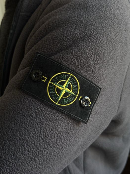 Сіра флісова куртка Stone Island