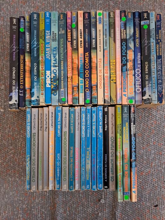 Lote de 41 livros de ficção científica