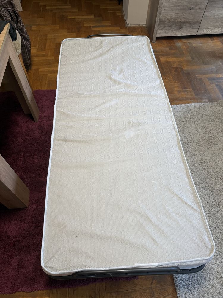 Łóżko turystyczne składane