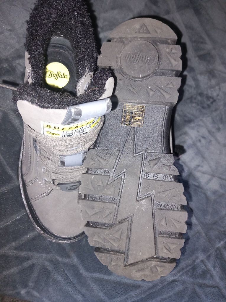 Botas Bufalo com pelo interior número  37  uadadas poucas vezes