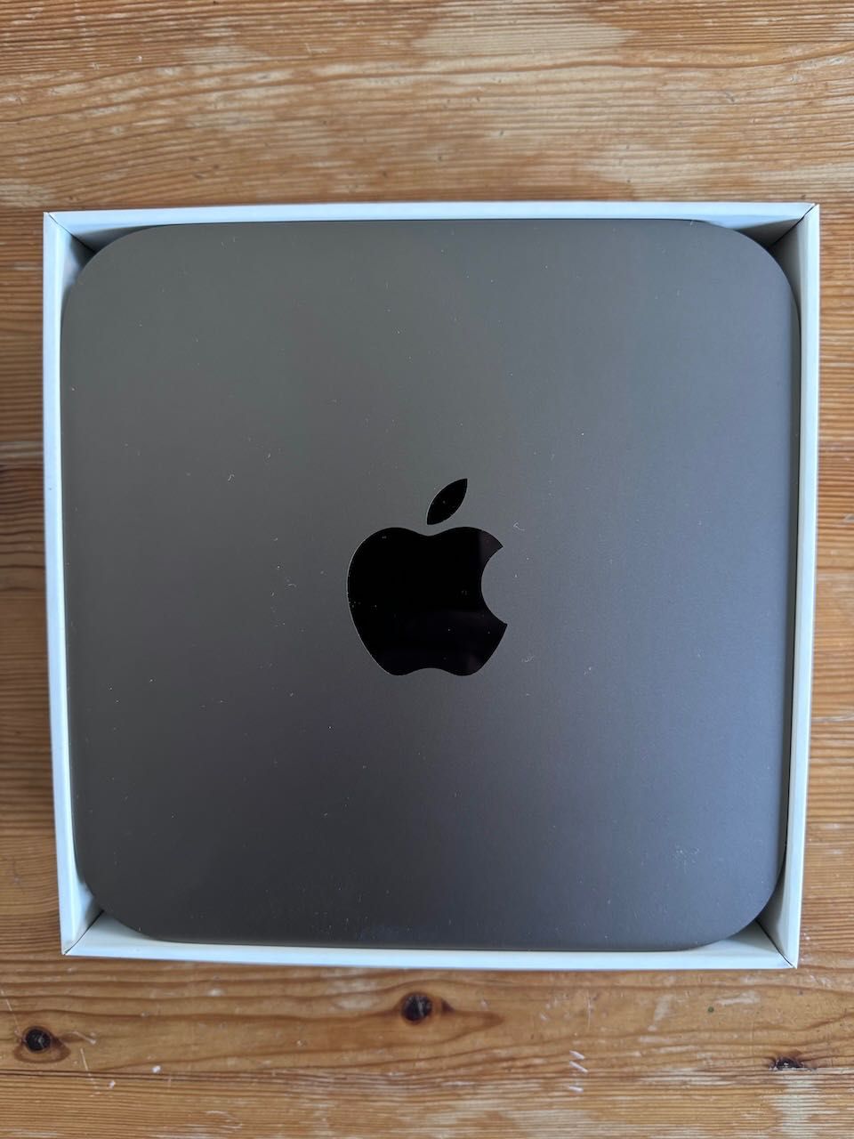 Apple Mac mini 2018. Model A1993