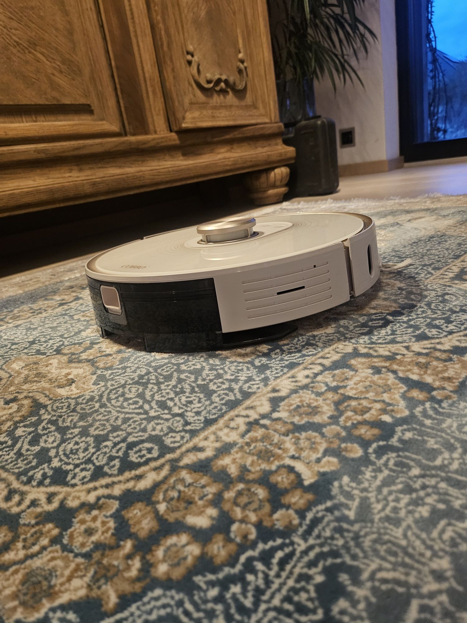Robot Cobbo pro 27  mocująco odkurzający