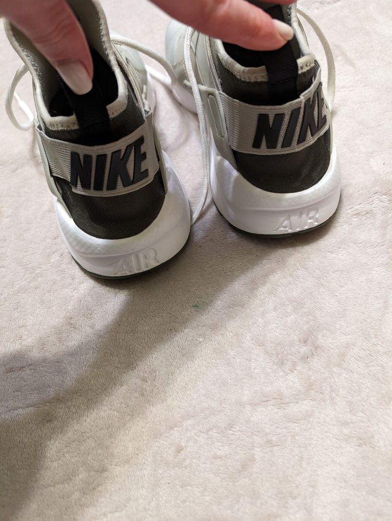 Кросівки Nike huarache 40-39р. 25см оригінал відмінний стан