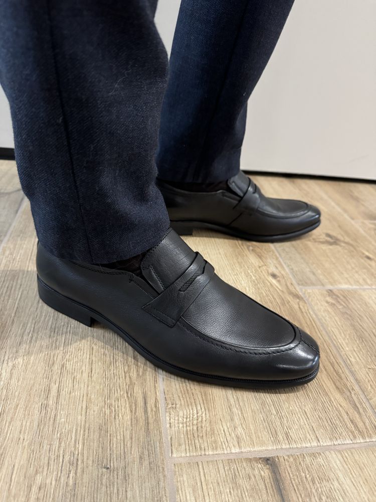 Продам новые ботинки l’Carvari. Идут на р.42