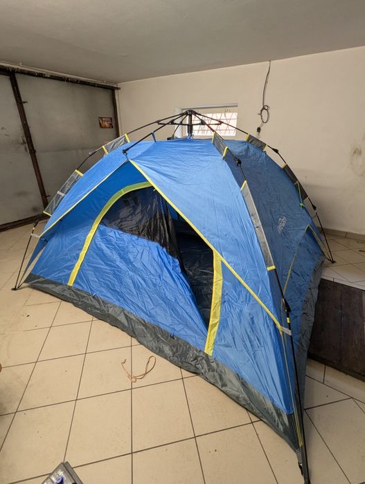 Namiot automatyczny rozkładany z tropikiem trzy cztery osobowe