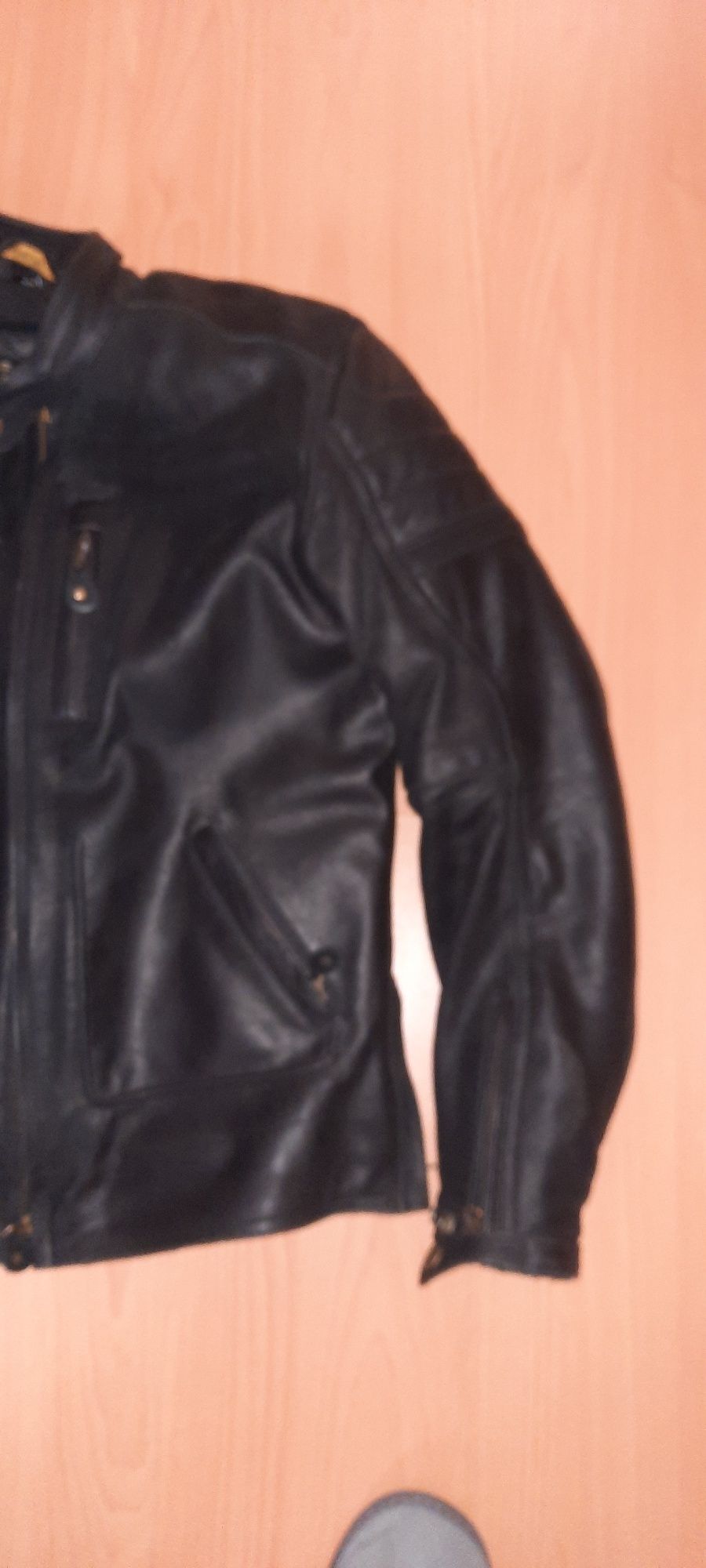 Blusão em couro motard