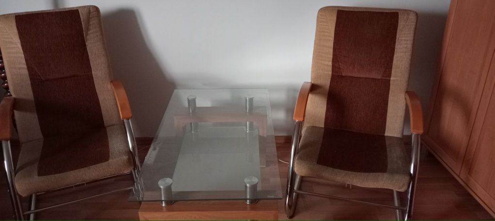Szklana Ława i dwa fotele finki