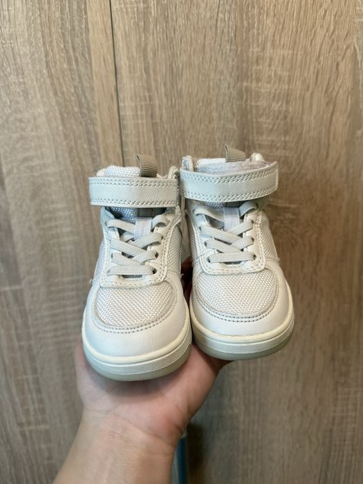 Продам дитячі кросівки
