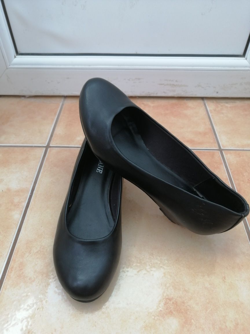 Кожаные чёрные нарядные туфельки туфли кожа шкiрянi туфлi балетки 37р.