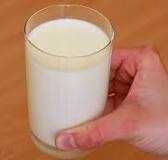 sprzedam świeże mleko od krowy