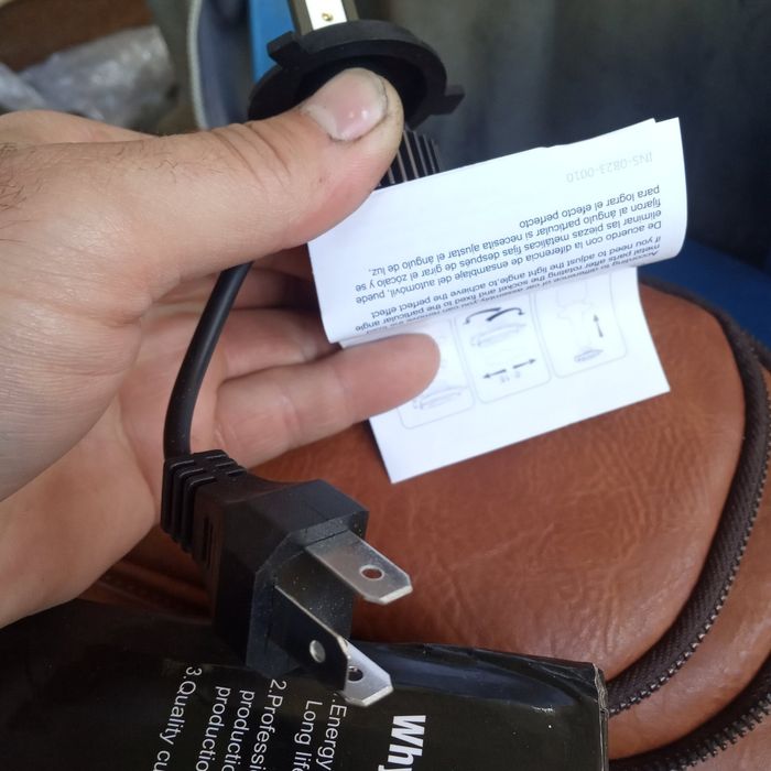 Лед лампочки н4 12вольт нові 8000кельвінів