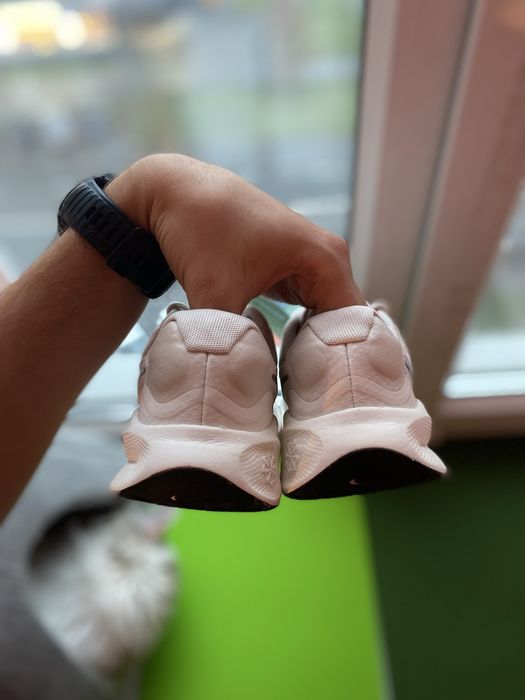 Кросівки жіночі NIKE Revolution 7