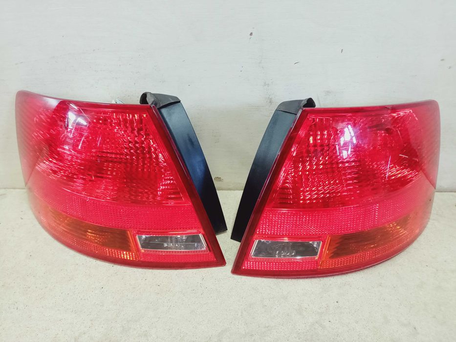 Audi A4 B7 kombi lampa tył tylna prawa lewa oryginał wkład