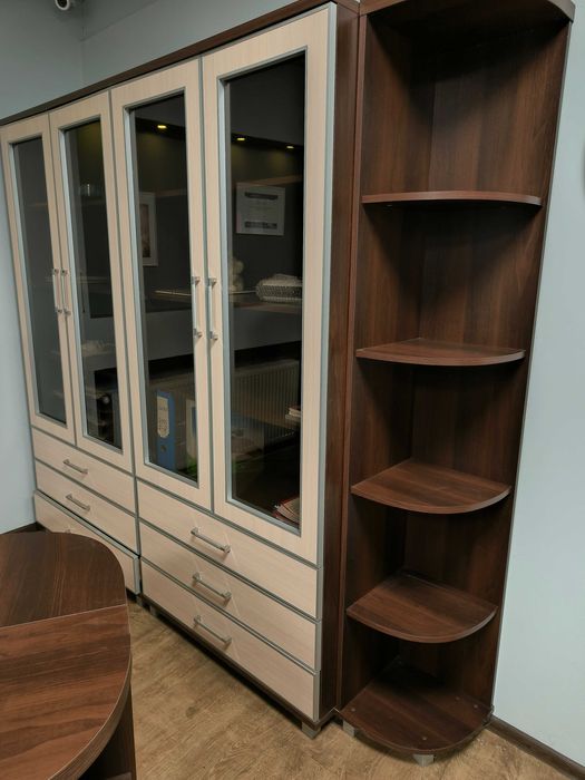 Sprzedam komplet mebli biurowych