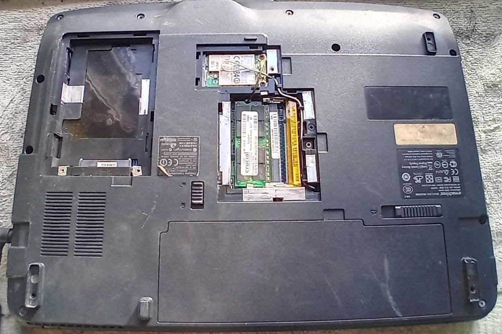 (18) laptop emachines E520 - KAWEO